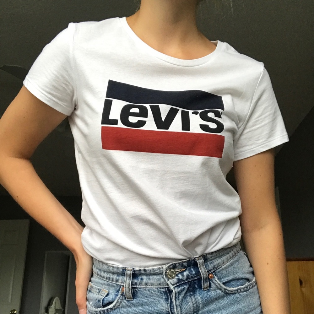 Levi’s graphic tee